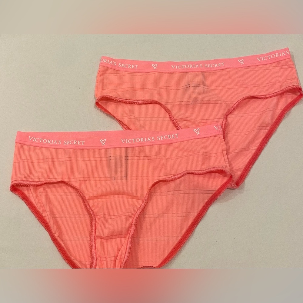 NEW WITH TAGS VICTORIA’S SECRET 2 PK SIZE XS HOT PINK HIPHUGGER LOGO WAISTBAND